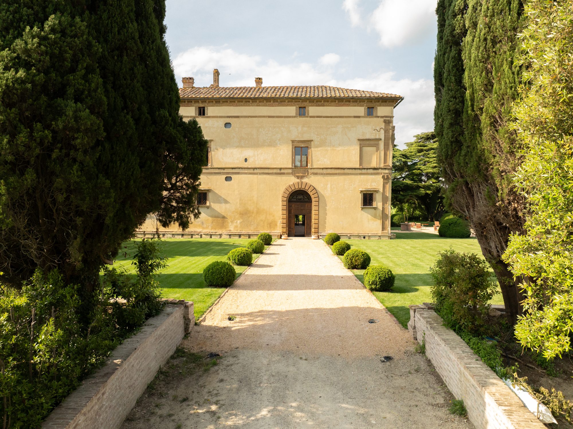 The cypress-lined drive at Volte Alte seen from above, leading up to the façade